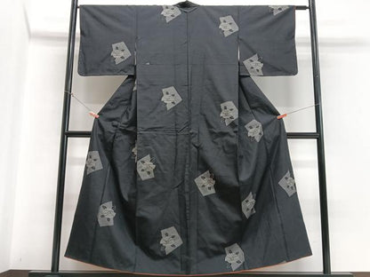 平和屋着物■上質な紬　舞椿文　黒地　正絹　逸品　CABD7080xe