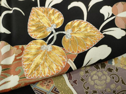 平和屋着物●豪華黒留袖　駒刺繍　地紙向かい鳥吉祥花文　金彩　正絹　逸品　CABD7254ut
