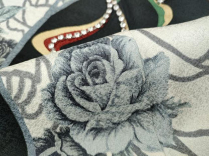 平和屋着物●豪華振袖　ラインストーン　薔薇　舞花文　黒地　金彩　正絹　逸品　CABD7269ut