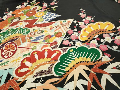 平和屋着物●アンティーク　大正ロマン　黒留袖　駒刺繍　松皮菱御所車花文　金彩　正絹　逸品　CABD7276ut