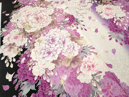 平和屋着物●豪華振袖　刺繍　舞花文　暈し染め　黒地　金彩　正絹　逸品　CABD7295ut