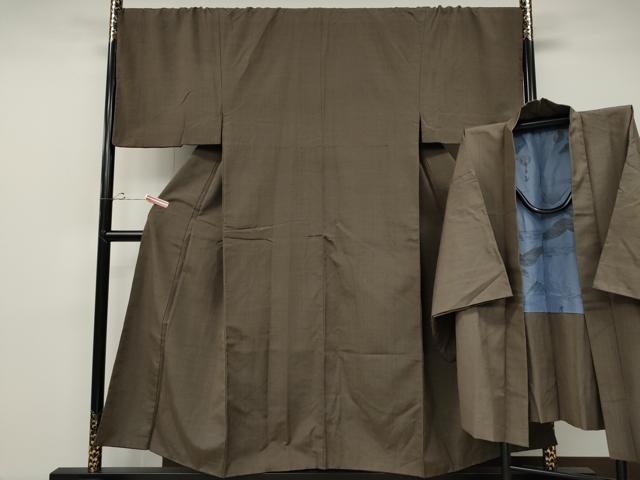 平和屋着物●男性　紬　羽織セット　着物：銀煤竹色　羽織：胡桃染色　キングサイズ　正絹　逸品　CABD7447ut
