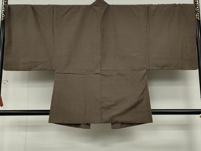 平和屋着物●男性　紬　羽織セット　着物：銀煤竹色　羽織：胡桃染色　キングサイズ　正絹　逸品　CABD7447ut