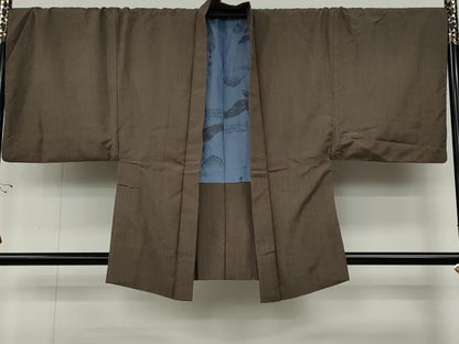 平和屋着物●男性　紬　羽織セット　着物：銀煤竹色　羽織：胡桃染色　キングサイズ　正絹　逸品　CABD7447ut