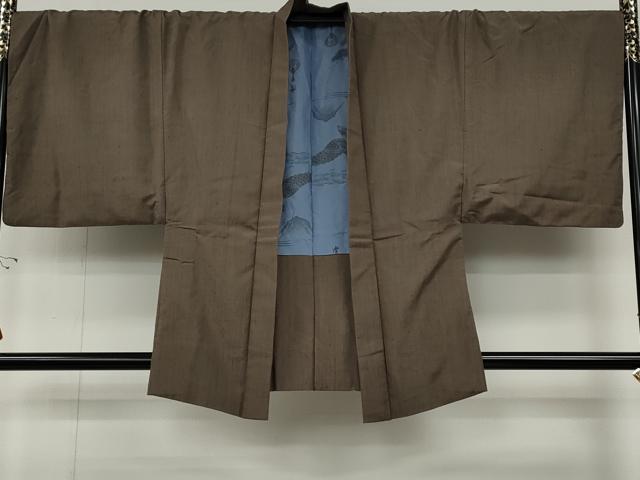 平和屋着物●男性　紬　羽織セット　着物：銀煤竹色　羽織：胡桃染色　キングサイズ　正絹　逸品　CABD7447ut