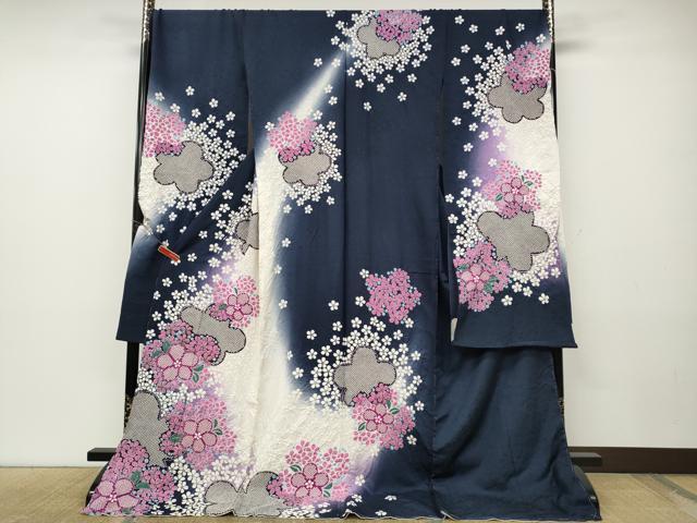 平和屋着物●十日町　名門　滝泰謹製　振袖　絞り　舞花文　暈し染め　銀通し地　仮絵羽　逸品　未使用　CABD7463ut