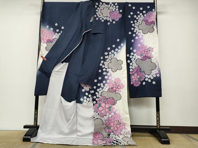 平和屋着物●十日町　名門　滝泰謹製　振袖　絞り　舞花文　暈し染め　銀通し地　仮絵羽　逸品　未使用　CABD7463ut