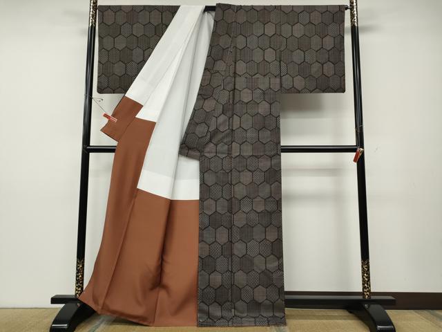 平和屋着物●本場大島紬　9マルキ　亀甲吉祥文　正絹　逸品　未使用　CABD7490ut