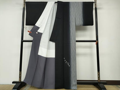 平和屋着物●訪問着　立涌舞桜文　暈し染め　黒地　金彩　正絹　逸品　CABD7567ut