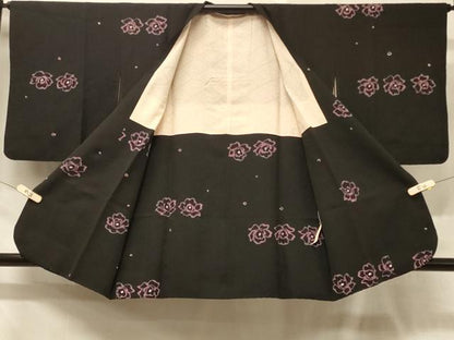 平和屋着物＃道行コート　ろうけつ染め　舞花文　黒地　正絹　逸品　CABD7673in