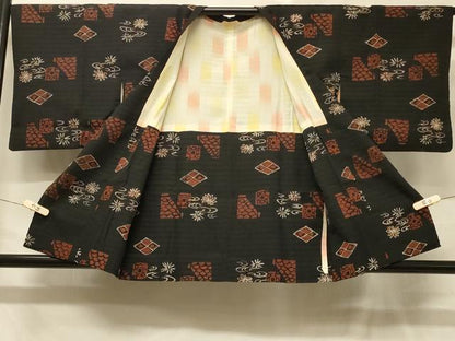 平和屋着物＃道行コート　ろうけつ染め　流水花菱文　黒地　正絹　逸品　CABD7807in