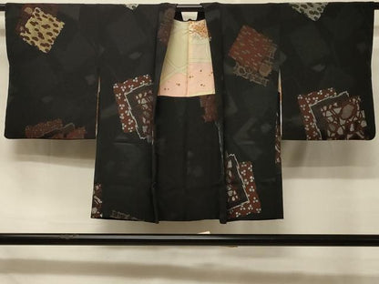 平和屋着物＃羽織 寿光織 色紙重ね吉祥文 黒地 正絹 逸品 CABD7858in