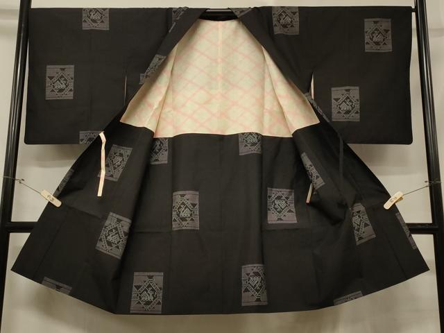 平和屋着物＃本場大島紬　道中着　9マルキ　有栖川文様　黒地　ロング丈　正絹　逸品　CABD7926in