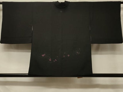 平和屋着物＃羽織　総刺繍　雲取り草花文　黒地　正絹　逸品　CABD7934in