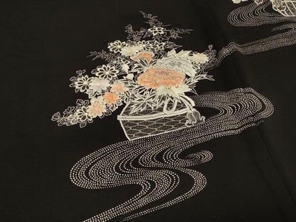 平和屋着物＃羽織　駒刺繍　流水飾花文　黒地　銀糸　正絹　逸品　CABD7938in