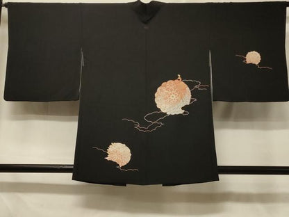 平和屋着物＃中国三大刺繍　相良刺繍　総刺繍　羽織　駒刺繍　孔雀正倉院花文　黒地　金糸　正絹　逸品　CABD7961in