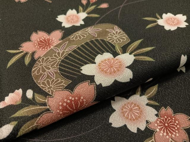 平和屋着物●小紋　簪　櫛　舞桜　黒地　洗える着物　CABD8124vp