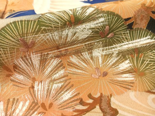 平和屋着物●アンティーク　大正ロマン　黒留袖　刺繍　手描き　飛鶴浜松文　暈し染め　金彩　正絹　逸品　CABD8137vp