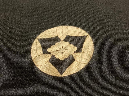 平和屋着物●アンティーク　大正ロマン　黒留袖　駒刺繍　霞雪輪花文　金彩　正絹　逸品　CABD8145vp