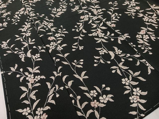 平和屋着物●上質な小紋　型染め　草花文　黒地　金彩　鬼しぼ縮緬　正絹　逸品　未使用　CABD8223vp