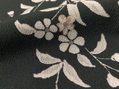 平和屋着物●上質な小紋　型染め　草花文　黒地　金彩　鬼しぼ縮緬　正絹　逸品　未使用　CABD8223vp