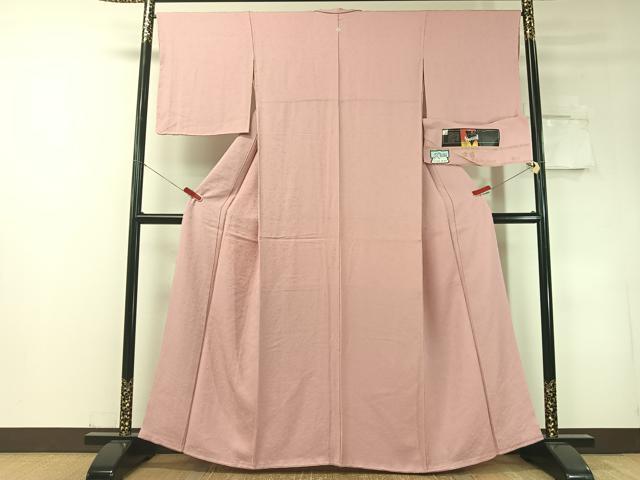 平和屋着物●世界的ファッションデザイナー　山本寛斎　kansaiブランド　色無地　舞花地紋　撫子色　反端付　正絹　逸品　未使用CABD8311vp