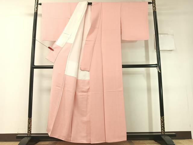平和屋着物●国際的オートクチュールデザイナー 君島一郎 KIMIJIMA 色無地 寿光織 紋意匠 紅梅色 反端付き 正絹 逸品 未使用 CABD8340vp