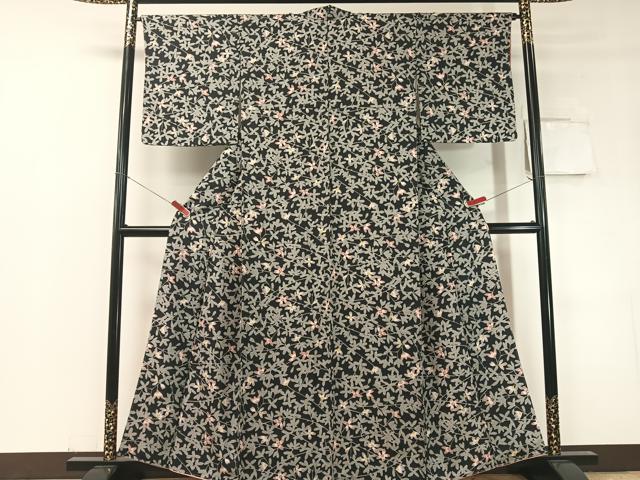 平和屋着物●上質な小紋　枝花文　黒地　ほてい屋扱い　正絹　逸品　未使用　CABD8346vp