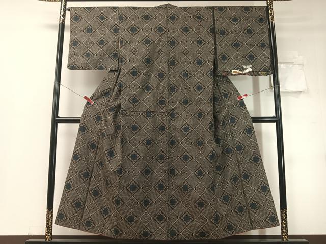 平和屋着物●本場大島紬　龍郷絣　菱花文　反端付き　正絹　逸品　CABD8347vp