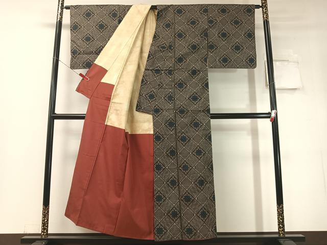 平和屋着物●本場大島紬　龍郷絣　菱花文　反端付き　正絹　逸品　CABD8347vp