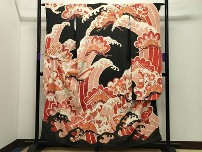平和屋本店●アンティーク　大正ロマン　振袖　駒刺繍　立波松花文　黒地　金彩　正絹　逸品　CABD8924gh