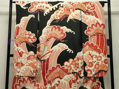 平和屋本店●アンティーク　大正ロマン　振袖　駒刺繍　立波松花文　黒地　金彩　正絹　逸品　CABD8924gh