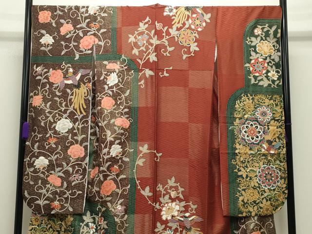 平和屋着物●英王室献上友禅作家　木下勝功　振袖　駒刺繍　鳳凰更紗花唐草文　金彩　金通し地　正絹　逸品　CABD8984gh