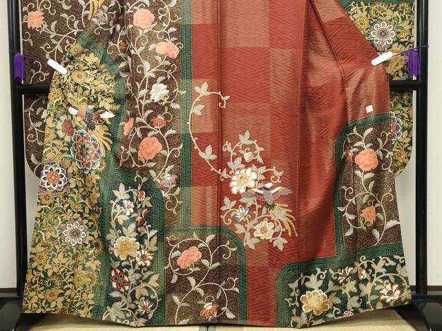 平和屋着物●英王室献上友禅作家　木下勝功　振袖　駒刺繍　鳳凰更紗花唐草文　金彩　金通し地　正絹　逸品　CABD8984gh