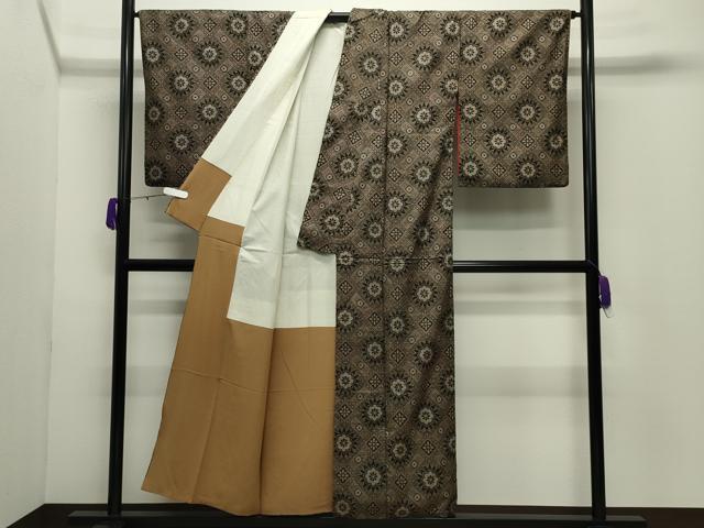 平和屋着物●本場大島紬　龍郷絣　泥染め　菱吉祥花文　小山泰蔵作　証紙付き　正絹　逸品　CABD9084gh