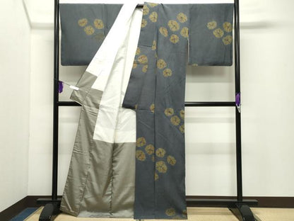 平和屋着物●本真綿紬　桶絞り　舞花文　籠蝋染　反端付き　正絹　逸品　CABD9102gh