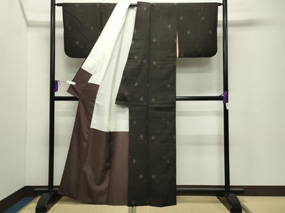 平和屋着物●国指定重要無形文化財　本場久米島紬　手織　飛鳥文　反端付き　正絹　逸品　CABD9116gh