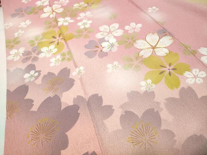 平和屋着物●豪華振袖　駒刺繍　舞桜文　暈し染め　金通し地　正絹　逸品　CABD9137gh