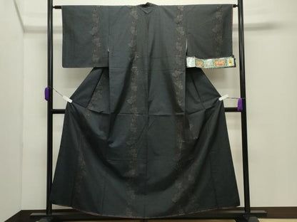 平和屋着物●本場大島紬　泥染め　葡萄蔦の葉文　やまと誂製　大山謹製　証紙付き　正絹　逸品　未使用　CABD9194gh