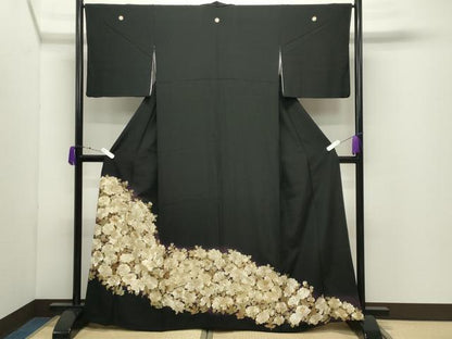 平和屋着物●豪華黒留袖　総刺繍　駒刺繍　牡丹花文　暈し染め　金銀糸　ますいわ屋扱い　正絹　逸品　CABD9255gh