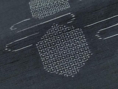 平和屋着物●結城紬　80亀甲　飛び亀甲柄　亀甲文　正絹　逸品　未使用　CABD9413gh