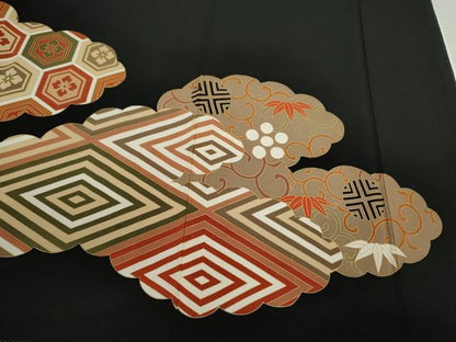 平和屋着物▼豪華黒留袖　駒刺繍　雲取り吉祥唐草文　金彩　正絹　逸品　CABD9601ze