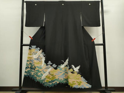平和屋着物■豪華黒留袖 駒刺繍 飛鶴枝松文 金彩 正絹 逸品 CABD9797ze