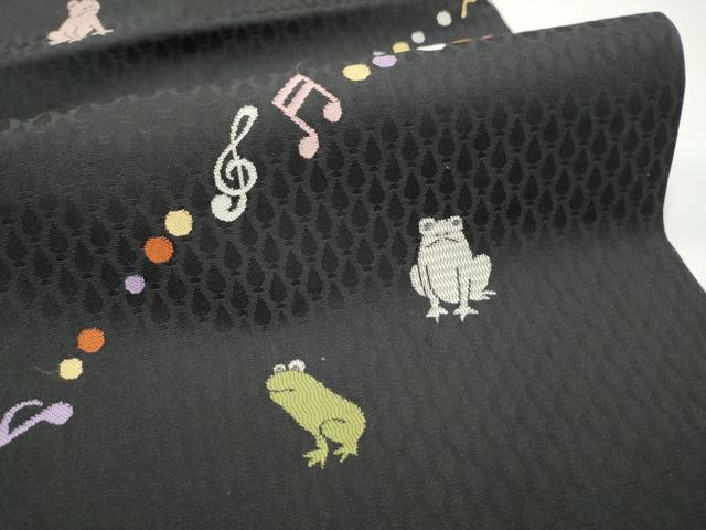 平和屋着物●九寸名古屋帯　唐織　カエル　音符　黒地　正絹　逸品　CABE0274hy