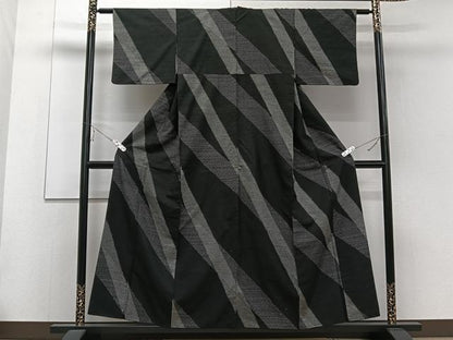 平和屋着物■上質な紬 斜線文 黒地 正絹 逸品 CABE0410xi