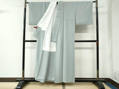 平和屋着物●白泥染の第一人者・絣の魔術師　恵積五郎監修　色無地　恵大島織物謹製　秘色色　証紙付き　正絹　逸品　CABE2018yc