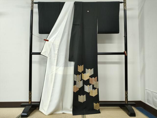 平和屋着物●豪華黒留袖　作家物　駒刺繍　矢羽文　金彩　正絹　逸品　CABE2140yc
