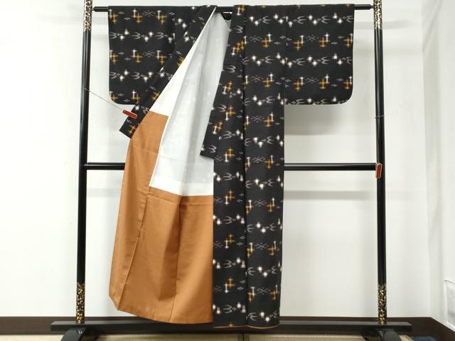 平和屋着物●上質な紬　琉球絣文様　黒地　正絹　逸品　CABE2178yc
