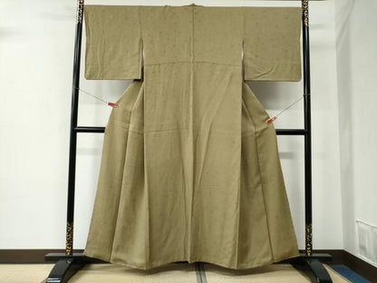 平和屋着物●上質な色無地　菊尽くし地紋　黄海松茶色　正絹　逸品　CABE2210yc