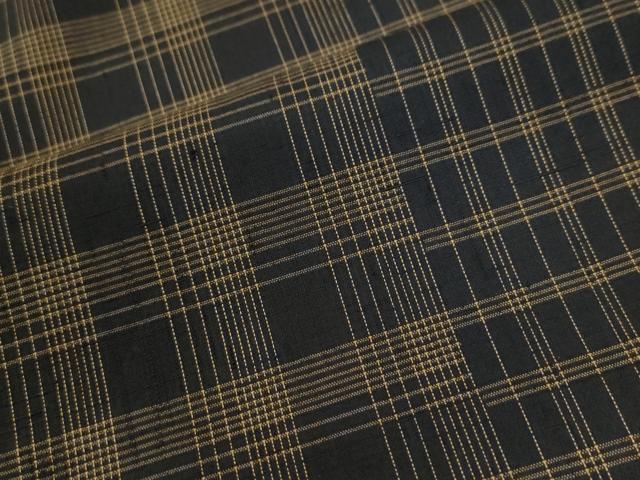 平和屋着物●上質な紬　変わり格子　黒地　ロング丈　正絹　逸品　CABE2268yc